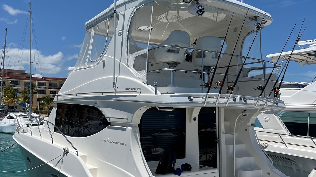 48 ft Totopo fishing charter boat in Cancun